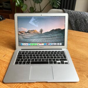 Foto van open macbook air